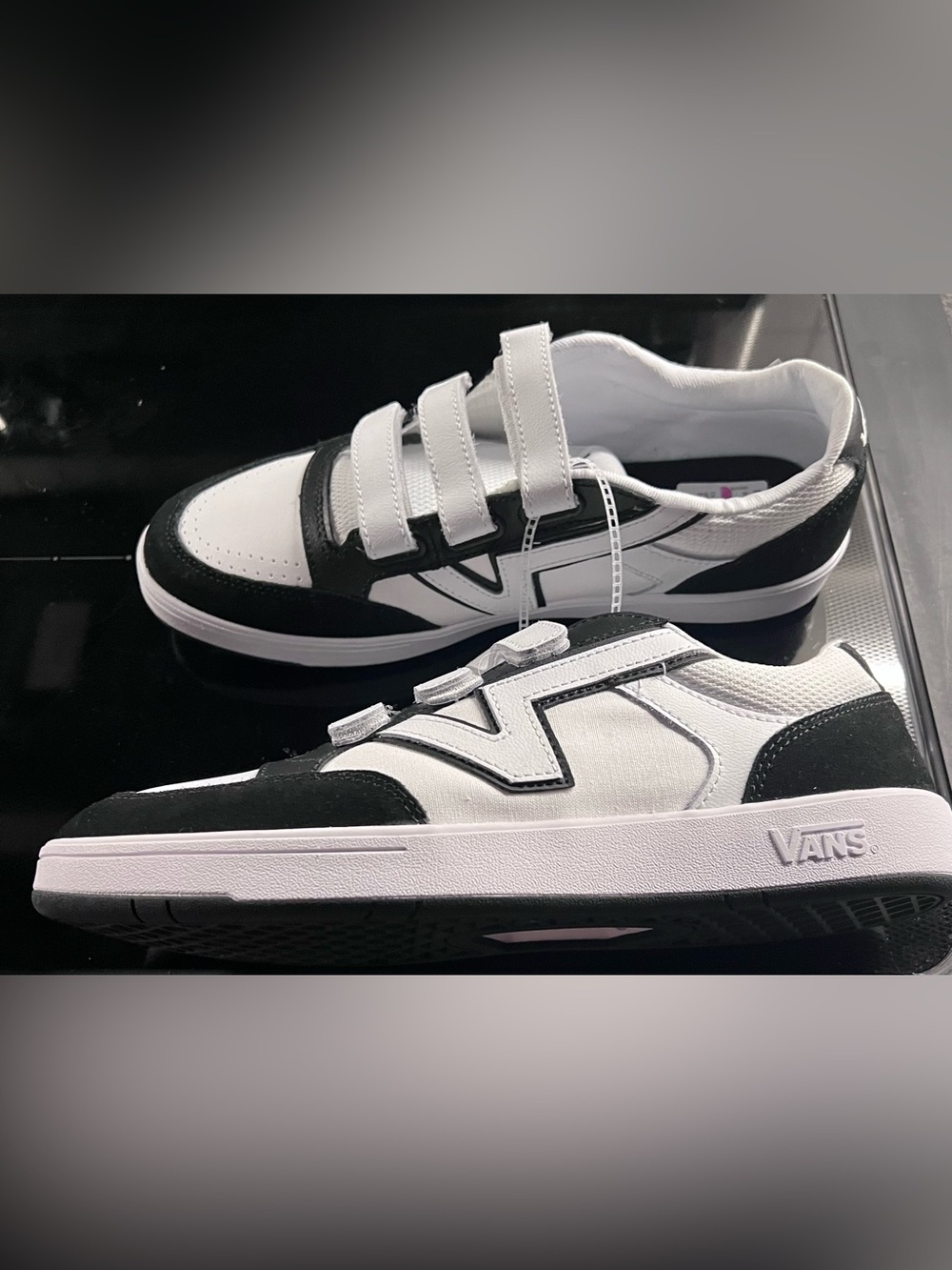 10.5 VANS Lowland Men’s White Black Velcro Strap  Skate shoes kicks Sneakers NEW